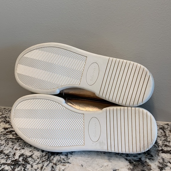 Bella Vita Metallic Sneakers - Picture 9 of 10